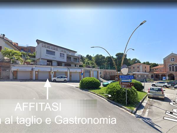 Negozio in Vendita a Falconara Marittima (AN)