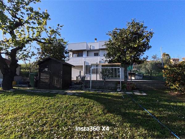 Villabifamiliare con terreno a Montemarciano (AN)