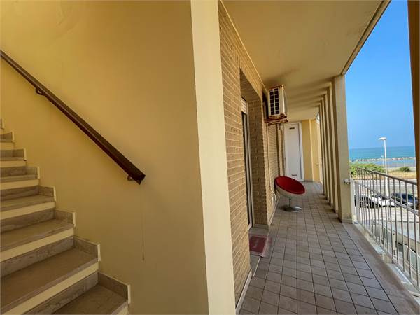 Attico con lastricato solare a Marina di Montemarciano AN